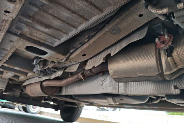 Used Ford Transit 2023 2.0T Diesel Manual Multifunction Commercial Vehicle Mid-axle Mid-roof 5/6 Seats Chassis Front Right
