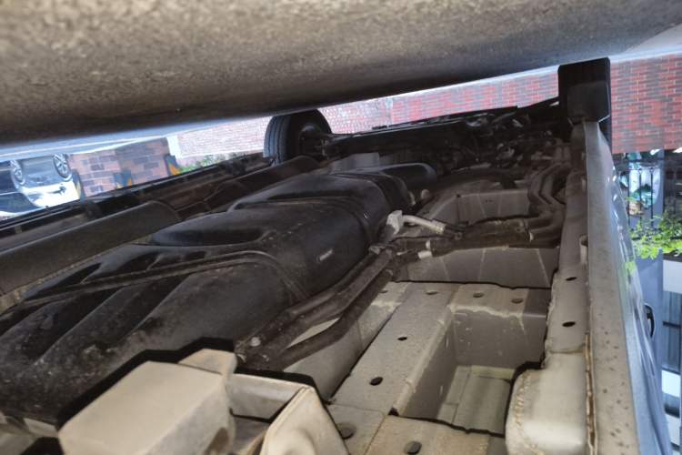 Used Ford Transit 2023 2.0T Gasoline Automatic Business & Travel Model Mid-axle Low-roof Design 7/8/9-Seater Chassis Rear Left