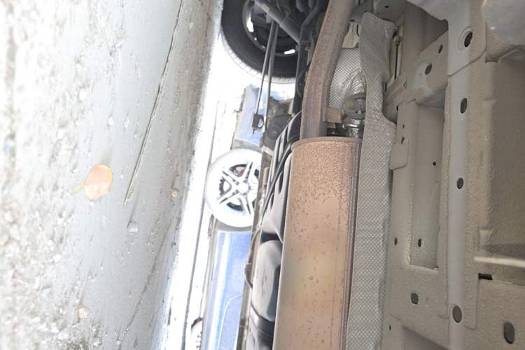 Used Ford Transit 2023 2.0T Diesel Automatic Commercial & Travel Version Mid-axle Medium Roof – Available in 10/11/12-Seater Configurations Chassis Rear Right