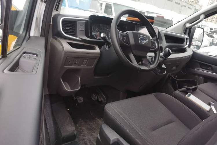Used Ford Transit 2023 2.0T Diesel Manual Multifunction Commercial Vehicle Mid-axle Mid-roof 5/6 Seats Driver Seat