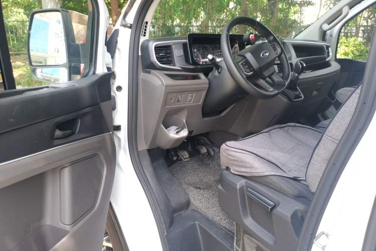 Used Ford Transit 2023 2.0T Diesel Manual Multifunction Commercial Vehicle Mid-axle Low-Roof Design 5/6 Seats Driver Seat