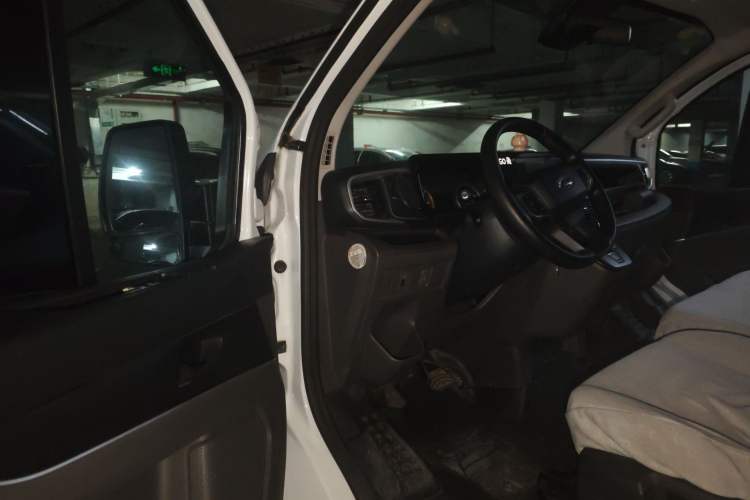 Used Ford Transit 2023 2.0T Diesel Automatic Multi-Function Commercial Vehicle Short Wheelbase Low Roof 5/6 Seats Driver Seat