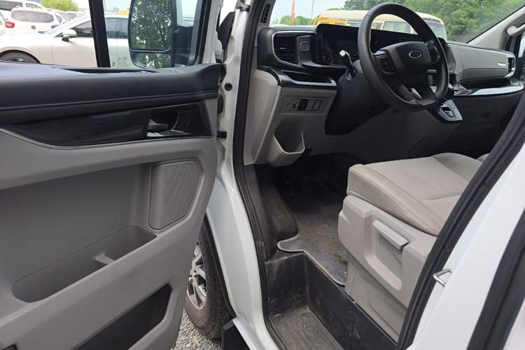 Used Ford Transit 2023 2.0T Diesel Automatic Commercial & Travel Version Mid-axle Medium Roof – Available in 10/11/12-Seater Configurations Driver Seat