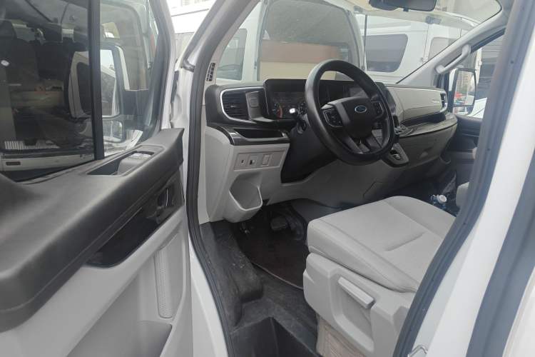 Used Ford Transit 2023 2.0T Diesel Automatic Commercial & Travel Version Mid-axle Low-roof Design 7/8/9-Seater Driver Seat
