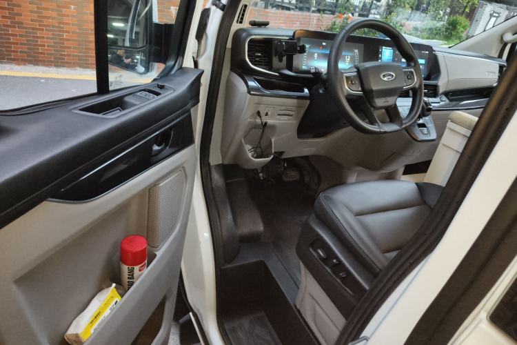Used Ford Transit 2023 2.0T Gasoline Automatic Business & Travel Model Mid-axle Low-roof Design 7/8/9-Seater Driver Seat