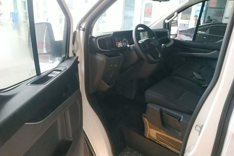 Used Ford Transit 2023 2.0T Diesel Manual Multifunction Commercial Vehicle Short Wheelbase Low Roof 5/6 Seats Driver Seat