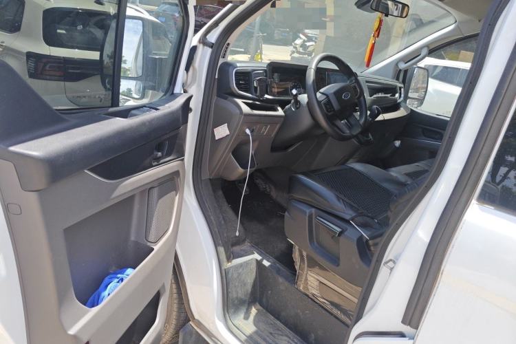 Used Ford Transit 2023 2.0T Diesel Manual Multifunction Commercial Vehicle Short Wheelbase Mid-Roof Design 5/6 Seats Driver Seat