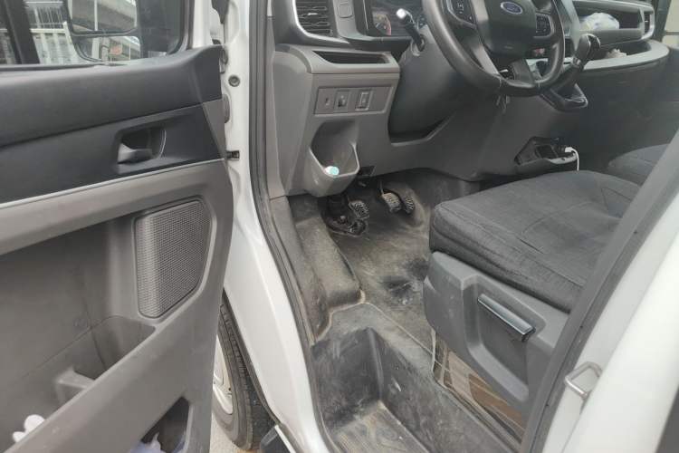 Used Ford Transit 2023 2.0T Diesel Manual Multifunction Commercial Vehicle Short Wheelbase Low Roof 5/6 Seats Driver Seat