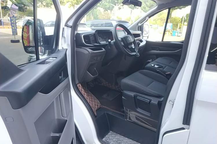 Used Ford Transit 2023 2.0T Diesel Manual Multifunction Commercial Vehicle Short Wheelbase Low Roof 5/6 Seats Driver Seat