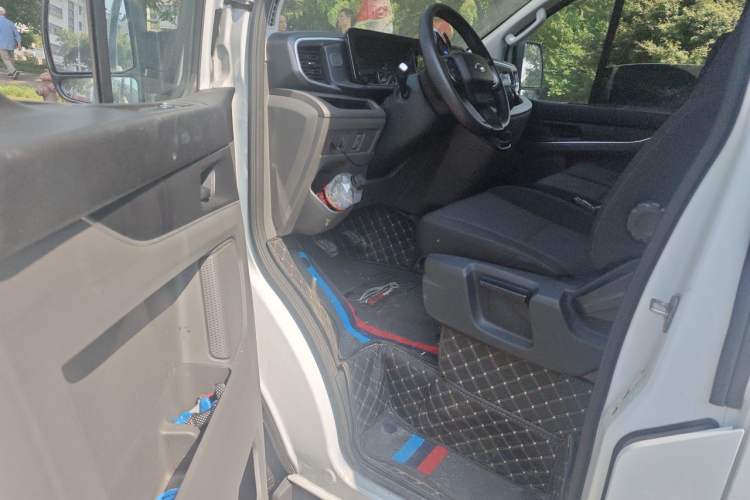 Used Ford Transit 2023 2.0T Diesel Manual Multifunction Commercial Vehicle Short Wheelbase Low Roof 5/6 Seats Driver Seat