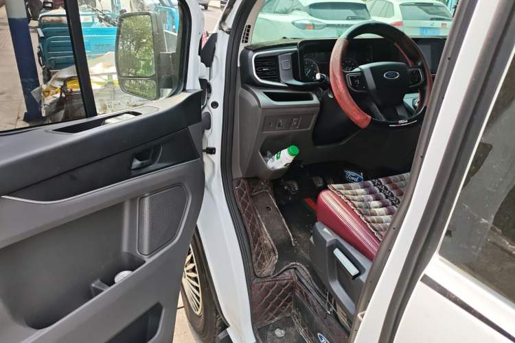 Used Ford Transit 2023 2.0T Diesel Manual Multifunction Commercial Vehicle Mid-axle Mid-roof 5/6 Seats Driver Seat