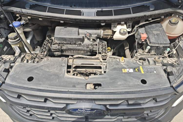 Used Ford Transit 2023 2.0T Diesel Manual Multifunction Commercial Vehicle Mid-axle Mid-roof 5/6 Seats Engine Bay