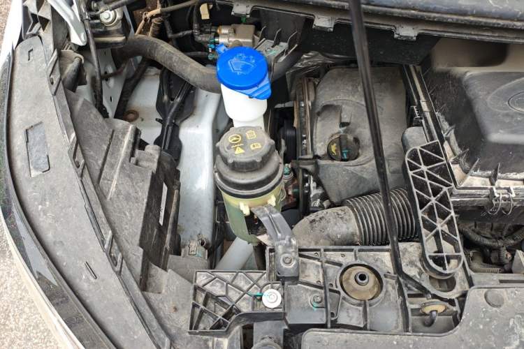 Used Ford Transit 2023 2.0T Diesel Manual Multifunction Commercial Vehicle Mid-axle Mid-roof 5/6 Seats Engine Bay Right