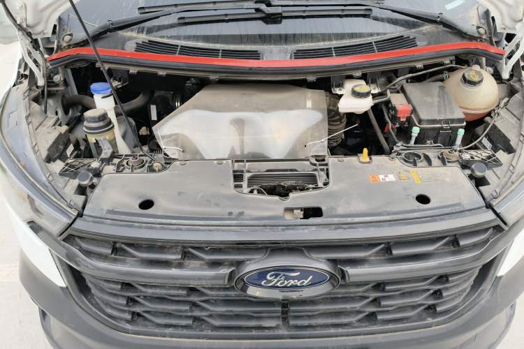 Used Ford Transit 2023 2.0T Gasoline Manual Multifunction Commercial Vehicle Short Wheelbase Low Roof 5/6 Seats Engine Bay