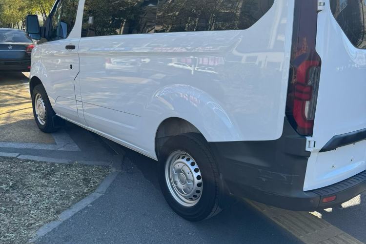 Used Ford Transit 2023 2.0T Gasoline Manual Multifunction Commercial Vehicle Short Wheelbase Low Roof 5/6 Seats Exterior 1