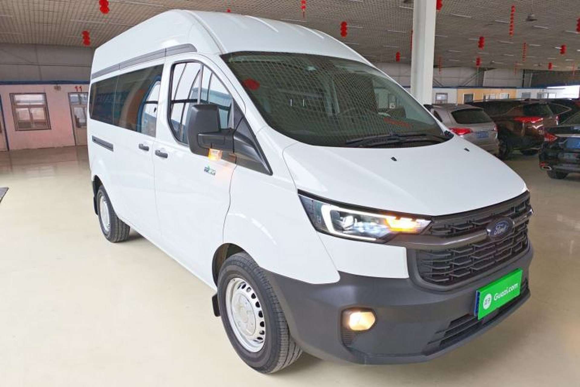 Used Ford Transit 2023 2.0T Diesel Manual Multifunction Commercial Vehicle Mid-axle Mid-roof 5/6 Seats Exterior 1