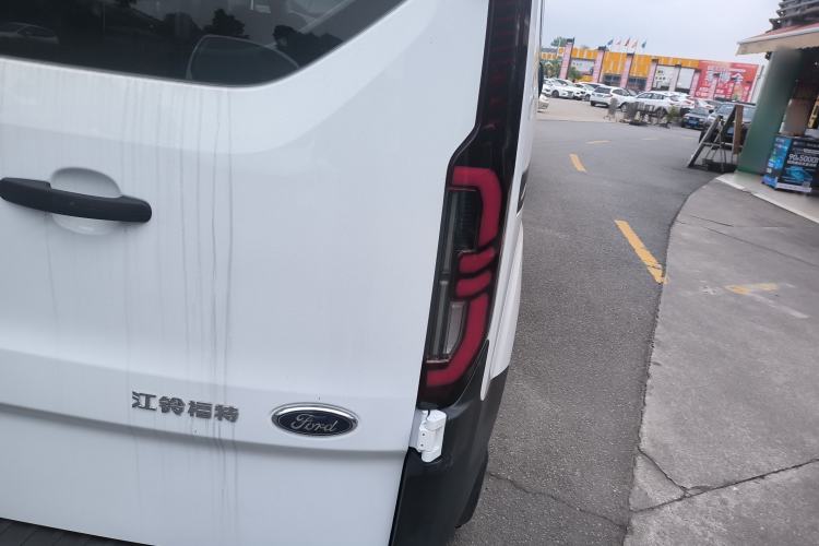 Used Ford Transit 2023 2.0T Gasoline Manual Multifunction Commercial Vehicle Short Wheelbase Low Roof 5/6 Seats Exterior 1