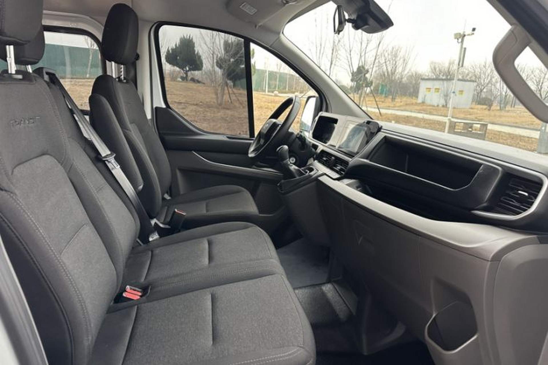 Used Ford Transit 2023 2.0T Diesel Manual Multifunction Commercial Vehicle Mid-axle Mid-roof 5/6 Seats Exterior 11