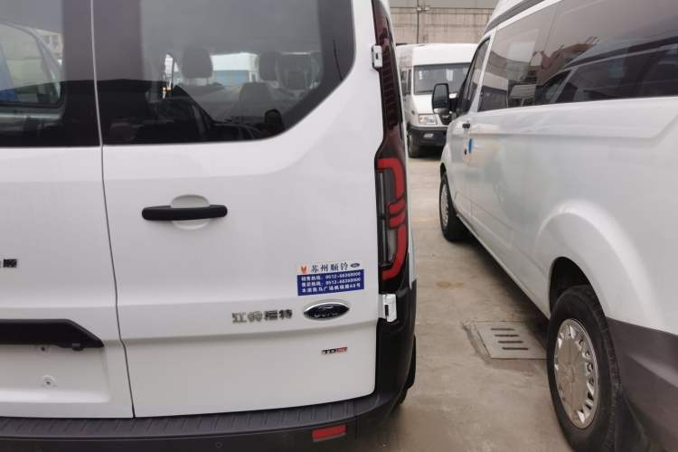 Used Ford Transit 2023 2.0T Diesel Manual Multifunction Commercial Vehicle Mid-axle Mid-roof 5/6 Seats Exterior 2