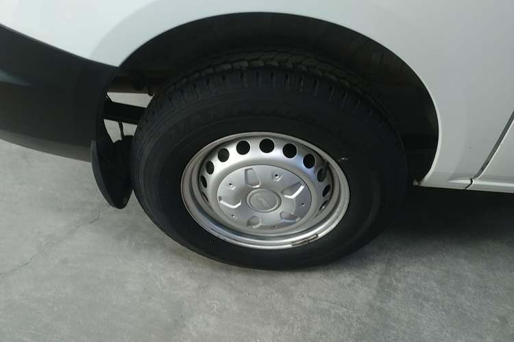 Used Ford Transit 2023 2.0T Diesel Manual Multifunction Commercial Vehicle Short Wheelbase Low Roof 5/6 Seats Exterior 2