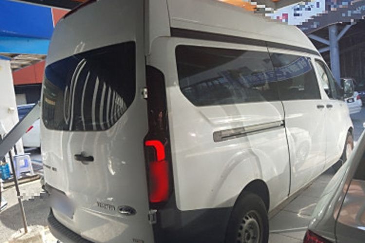 Used Ford Transit 2023 2.0T Diesel Automatic Multi-Purpose Commercial Vehicle Mid-Frame Mid-Roof 5/6 Seats Exterior 3