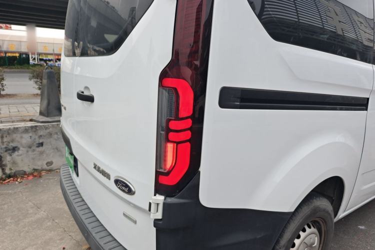 Used Ford Transit 2023 2.0T Gasoline Manual Multifunction Commercial Vehicle Short Wheelbase Low Roof 5/6 Seats Exterior 3