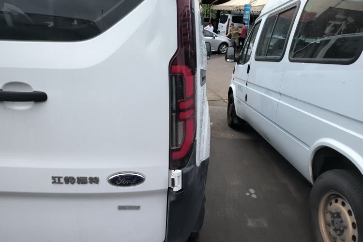 Used Ford Transit 2023 2.0T Gasoline Manual Multifunction Commercial Vehicle Short Wheelbase Low Roof 5/6 Seats Exterior 3