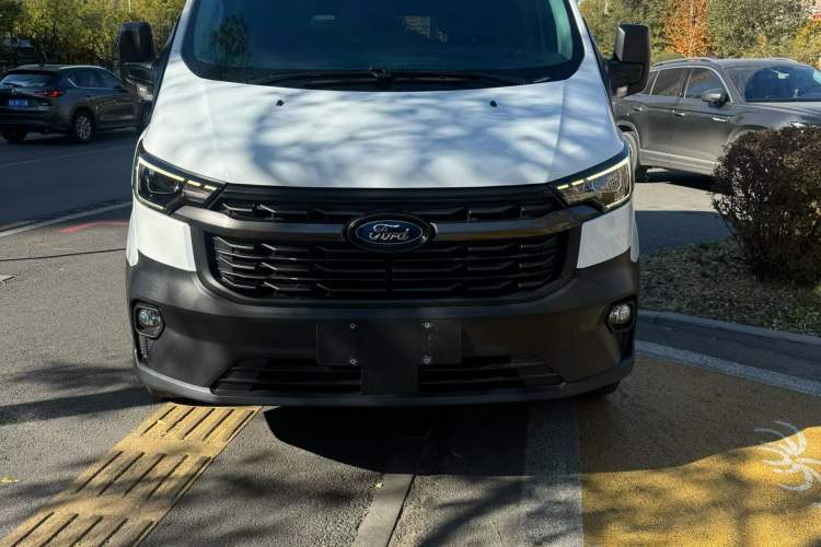 Used Ford Transit 2023 2.0T Gasoline Manual Multifunction Commercial Vehicle Short Wheelbase Low Roof 5/6 Seats Exterior 4