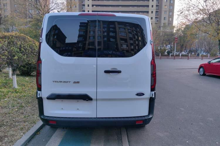 Used Ford Transit 2023 2.0T Gasoline Manual Multifunction Commercial Vehicle Short Wheelbase Low Roof 5/6 Seats Exterior 5