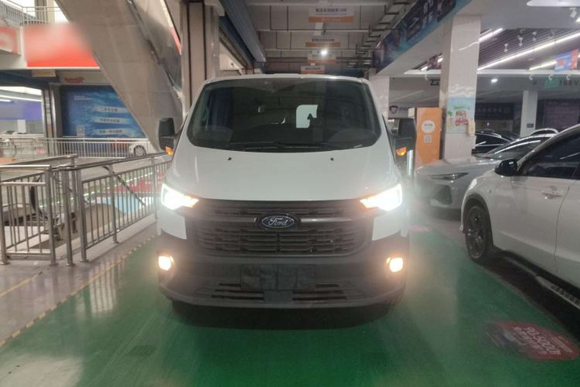 Used Ford Transit 2023 2.0T Diesel Automatic Multi-Function Commercial Vehicle Mid-Axle Low-Roof Design 5/6 Seats Front