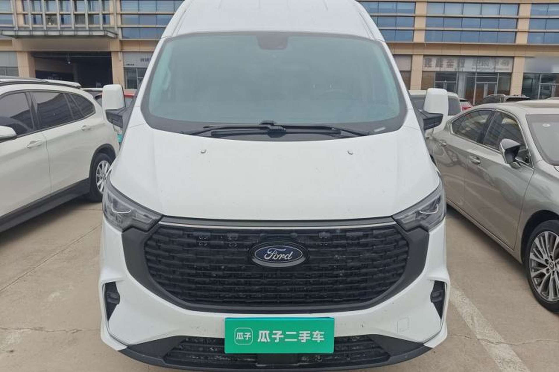 Used Ford Transit 2023 2.0T Diesel Automatic Commercial & Travel Model Mid-axle Medium Roof 7/8/9-Seater Front