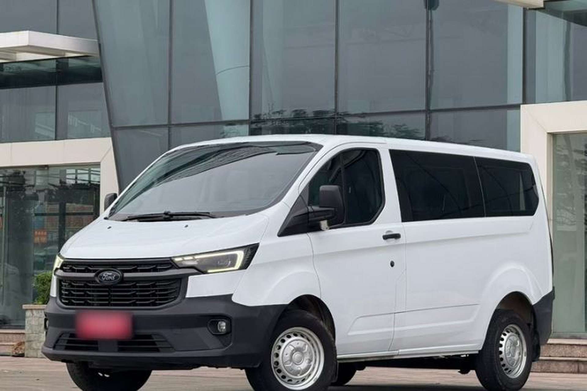 Used Ford Transit 2023 2.0T Gasoline Manual Multifunction Commercial Vehicle Short Wheelbase Low Roof 5/6 Seats Front Left 45 Deg