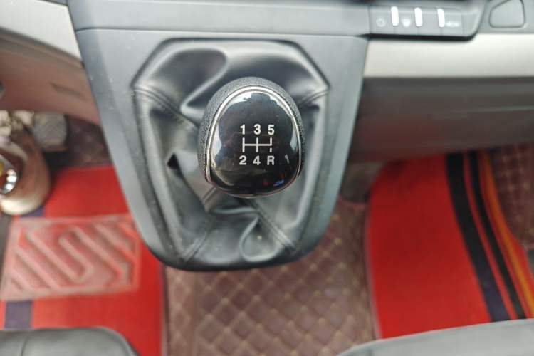 Used Ford Transit 2023 2.0T Diesel Manual Multifunction Commercial Vehicle Mid-axle Mid-roof 5/6 Seats Gear Lever