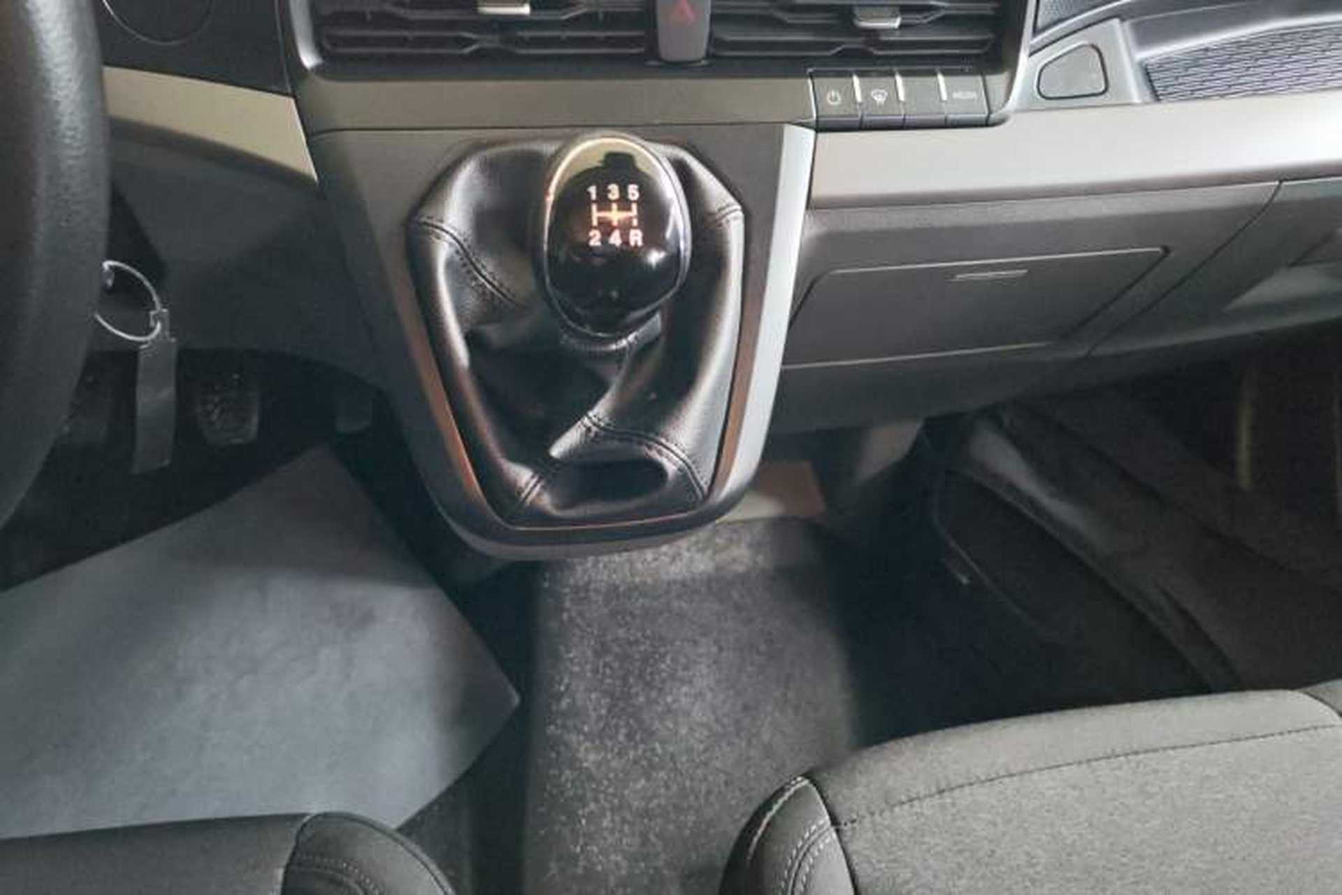 Used Ford Transit 2023 2.0T Diesel Manual Multifunction Commercial Vehicle Mid-axle Mid-roof 5/6 Seats Gear Lever