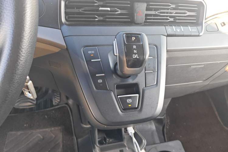 Used Ford Transit 2023 2.0T Diesel Automatic Multi-Function Commercial Vehicle Short Wheelbase Low Roof 5/6 Seats Gear Lever