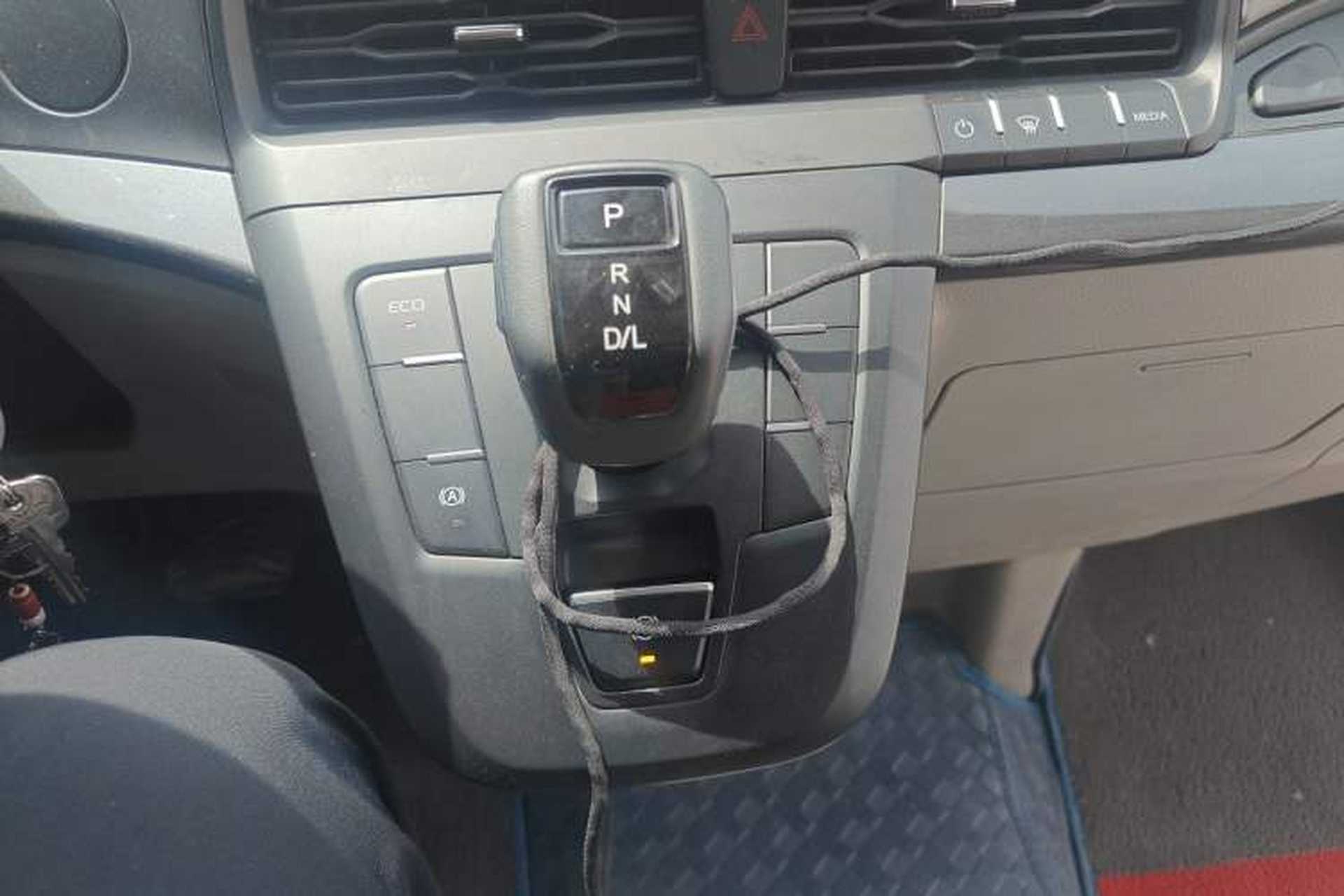 Used Ford Transit 2023 2.0T Diesel Automatic Commercial & Travel Model Mid-axle Medium Roof 7/8/9-Seater Gear Lever