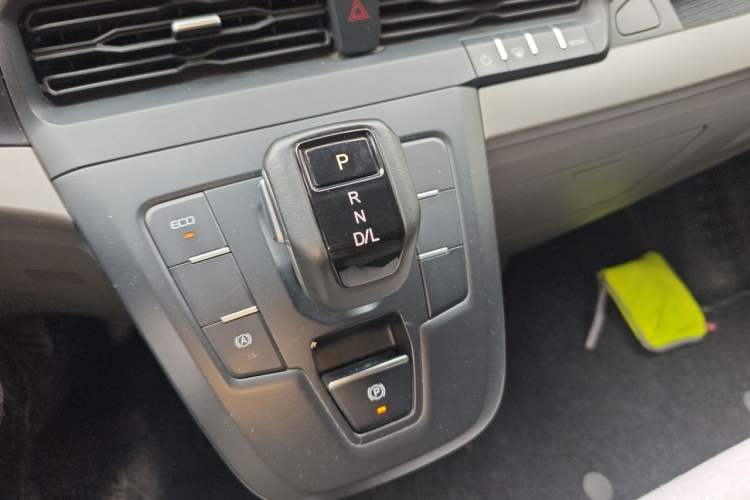 Used Ford Transit 2023 2.0T Diesel Automatic Multi-Function Commercial Vehicle Short Wheelbase Low Roof 5/6 Seats Gear Lever