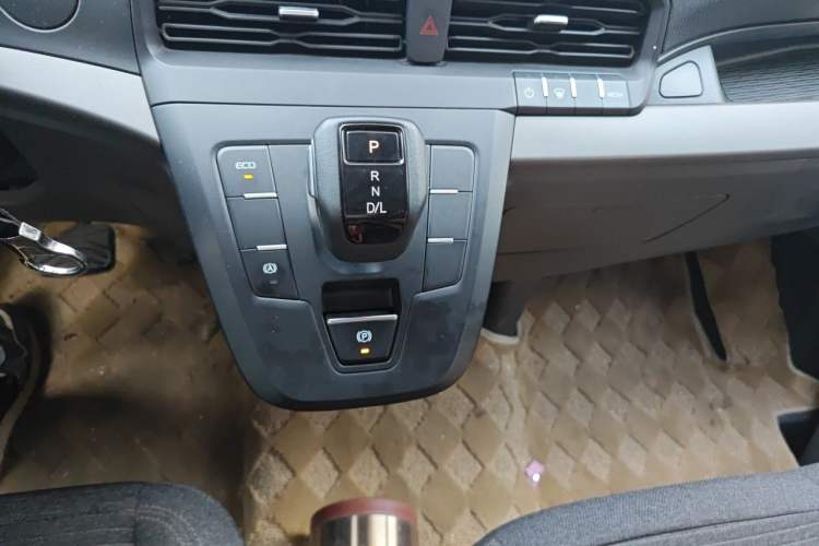 Used Ford Transit 2023 2.0T Diesel Automatic Multi-Purpose Commercial Vehicle Mid-Frame Mid-Roof 5/6 Seats Gear Lever