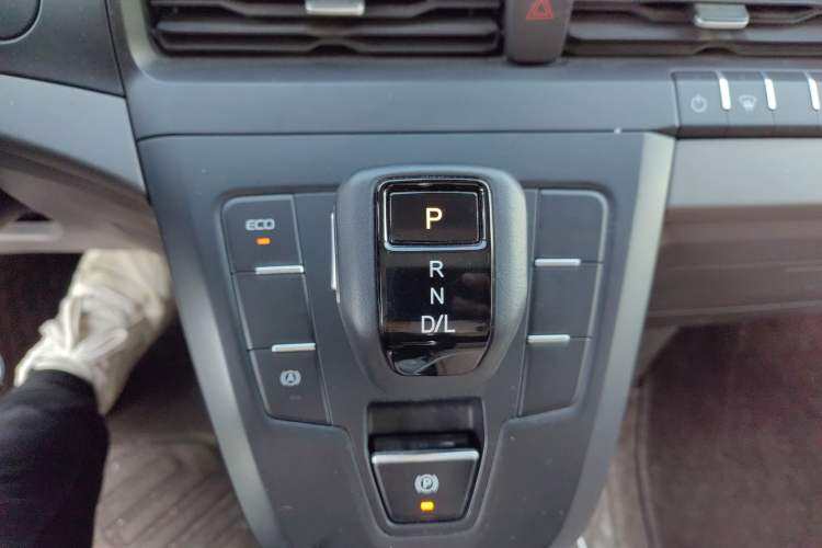 Used Ford Transit 2023 2.0T Diesel Automatic Multi-Purpose Commercial Vehicle Mid-Frame Mid-Roof 5/6 Seats Gear Lever