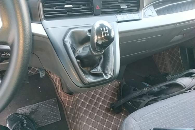 Used Ford Transit 2023 2.0T Diesel Manual Multifunction Commercial Vehicle Short Wheelbase Low Roof 5/6 Seats Gear Lever