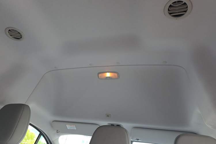 Used Ford Transit 2023 2.0T Diesel Automatic Commercial & Travel Version Mid-axle Medium Roof – Available in 10/11/12-Seater Configurations Headliner