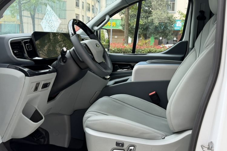 Used Ford Transit 2023 2.0T Gasoline Automatic Business & Travel Model Mid-axle Low-roof Design 7/8/9-Seater Interior 1