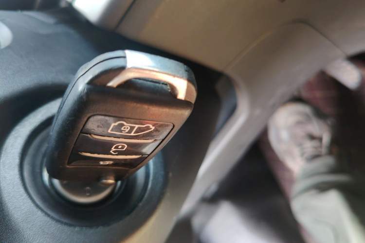Used Ford Transit 2023 2.0T Diesel Automatic Multi-Purpose Commercial Vehicle Mid-Frame Mid-Roof 5/6 Seats Interior 1
