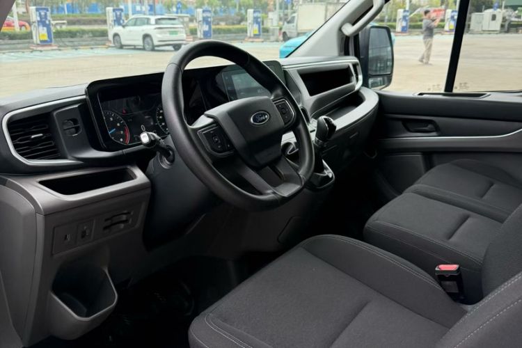 Used Ford Transit 2023 2.0T Gasoline Manual Multifunction Commercial Vehicle Short Wheelbase Low Roof 5/6 Seats Interior 2