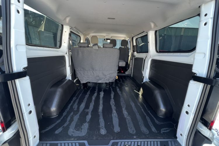 Used Ford Transit 2023 2.0T Diesel Manual Multifunction Commercial Vehicle Short Wheelbase Low Roof 5/6 Seats Interior 3