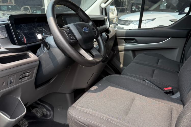 Used Ford Transit 2023 2.0T Gasoline Manual Multifunction Commercial Vehicle Short Wheelbase Low Roof 5/6 Seats Interior 4