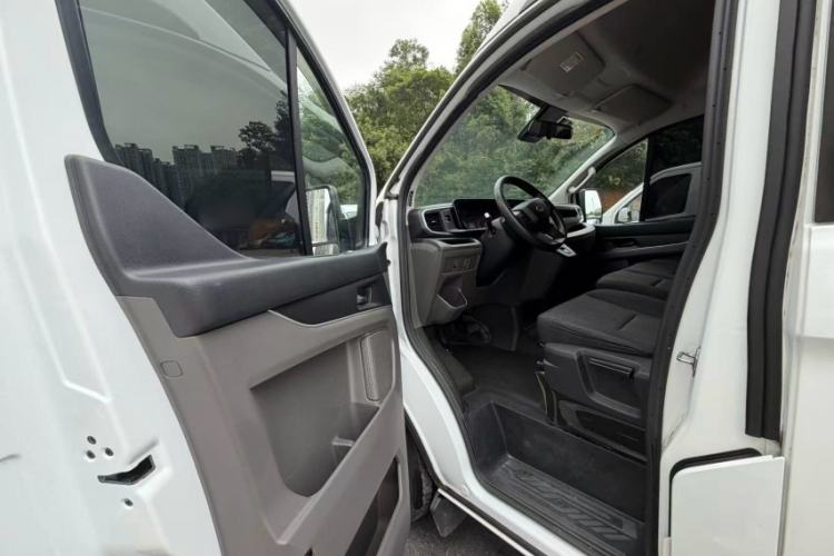Used Ford Transit 2023 2.0T Diesel Automatic Multi-Purpose Commercial Vehicle Mid-Frame Mid-Roof 5/6 Seats Interior 4