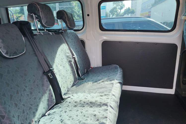 Used Ford Transit 2023 2.0T Diesel Automatic Multi-Purpose Commercial Vehicle Mid-Frame Mid-Roof 5/6 Seats Interior 4