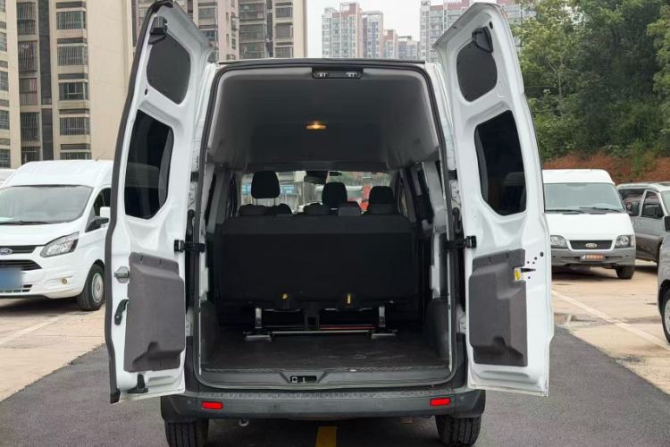 Used Ford Transit 2023 2.0T Diesel Automatic Multi-Purpose Commercial Vehicle Mid-Frame Mid-Roof 5/6 Seats Interior 5