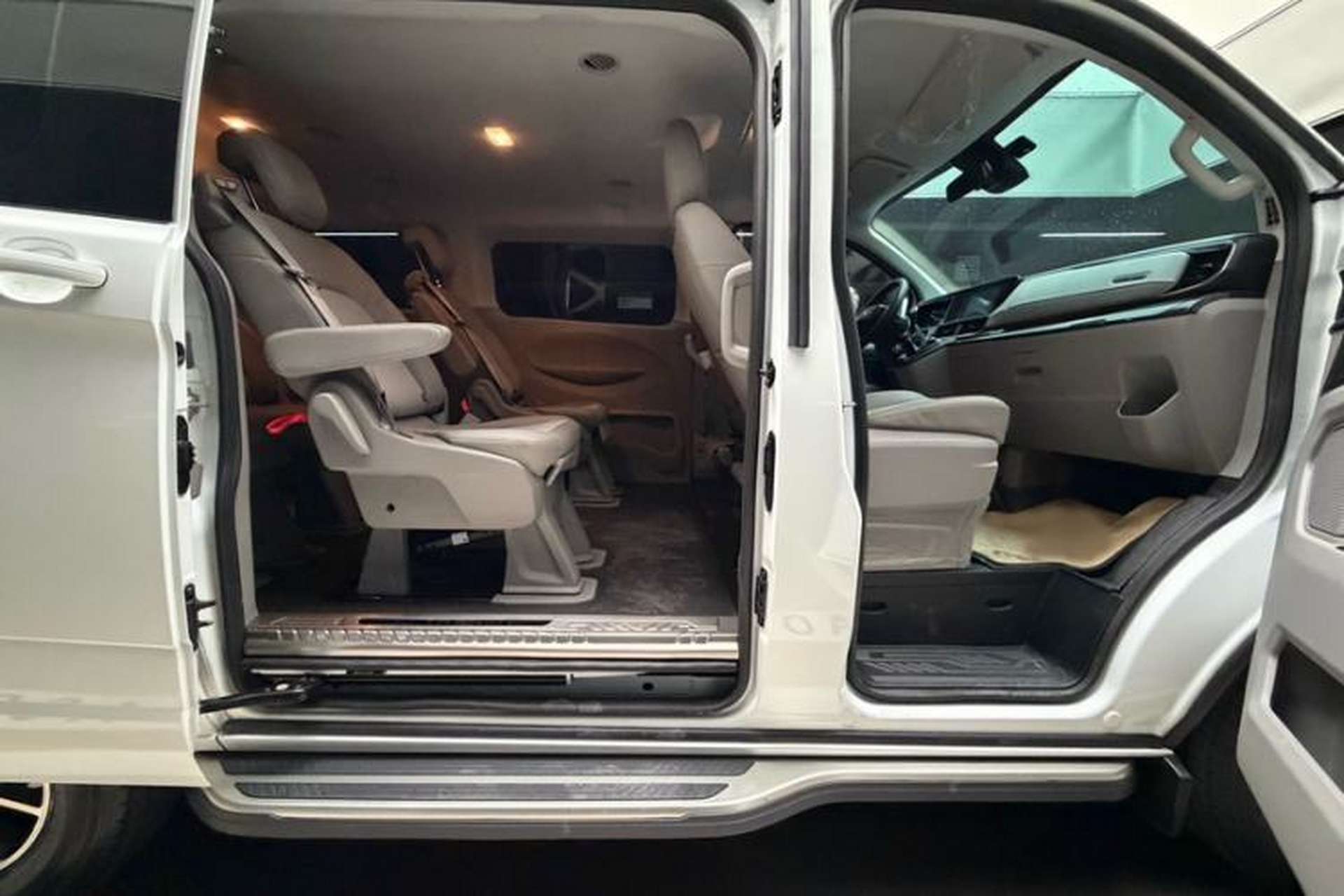 Used Ford Transit 2023 2.0T Diesel Manual Commercial & Travel Short Wheelbase Low-Roof 7/8/9-Seater Interior 7